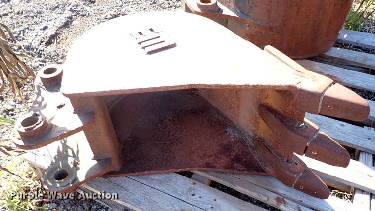 image for item DI5753 12"W excavator bucket