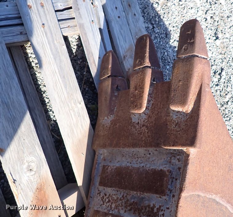 image for item DI5753 12"W excavator bucket