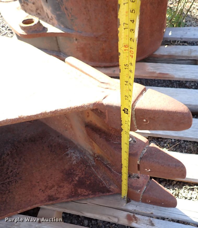 image for item DI5753 12"W excavator bucket