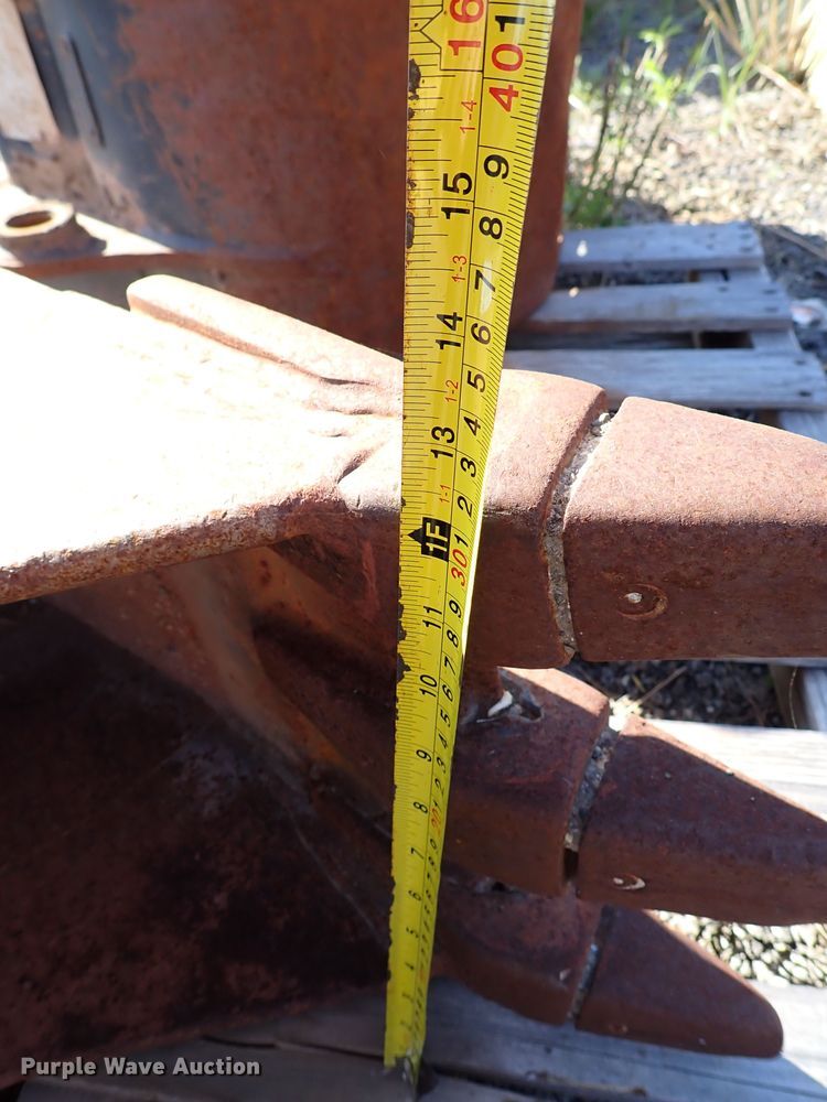 image for item DI5753 12"W excavator bucket