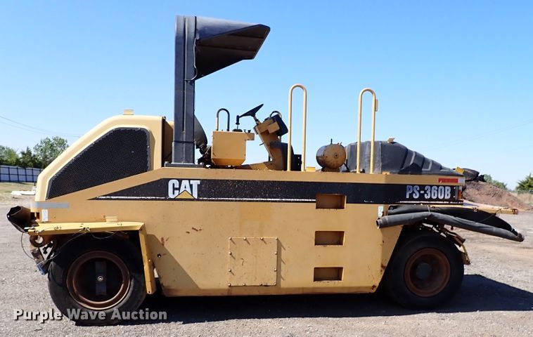 image for item DI5756 2001 Caterpillar PS-360B  pneumatic roller