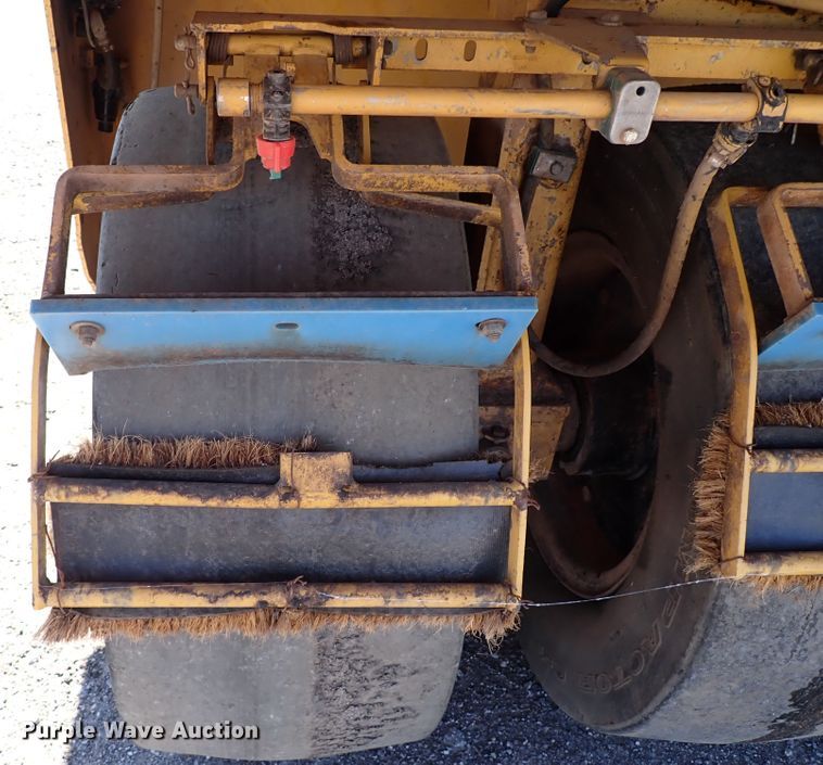 image for item DI5756 2001 Caterpillar PS-360B  pneumatic roller
