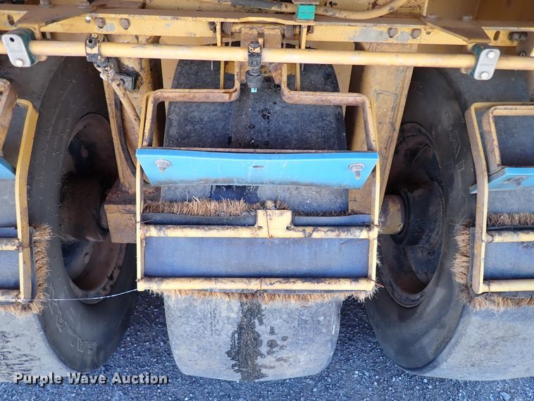 image for item DI5756 2001 Caterpillar PS-360B  pneumatic roller
