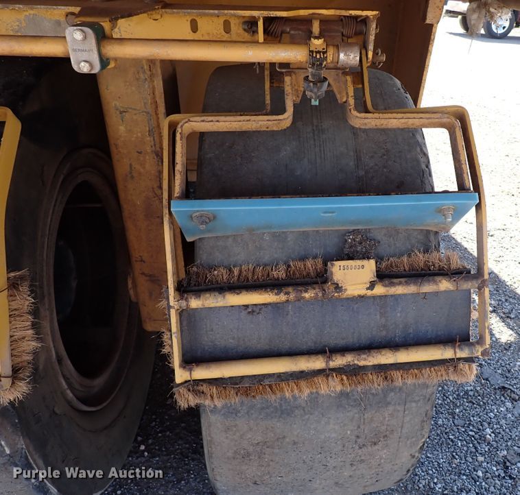 image for item DI5756 2001 Caterpillar PS-360B  pneumatic roller