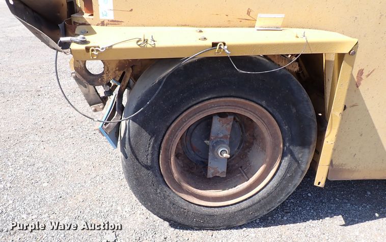 image for item DI5756 2001 Caterpillar PS-360B  pneumatic roller