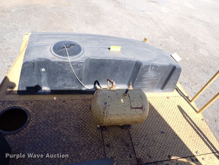 image for item DI5756 2001 Caterpillar PS-360B  pneumatic roller