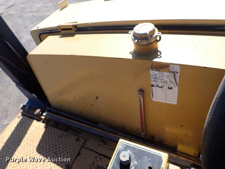 image for item DI5756 2001 Caterpillar PS-360B  pneumatic roller