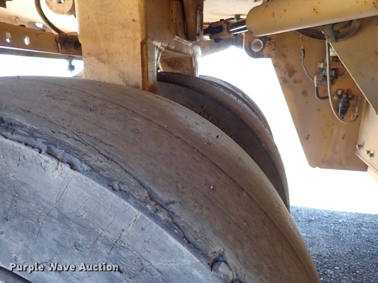 image for item DI5756 2001 Caterpillar PS-360B  pneumatic roller