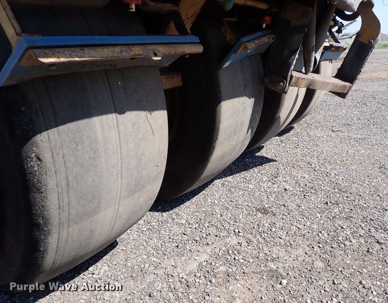 image for item DI5756 2001 Caterpillar PS-360B  pneumatic roller