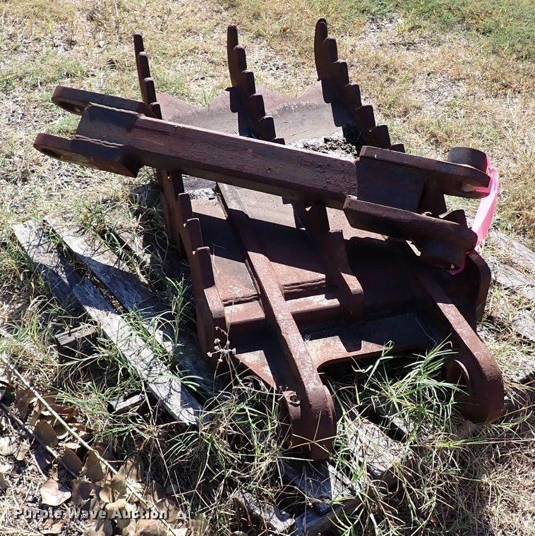 image for item DI5762 Excavator thumb parts