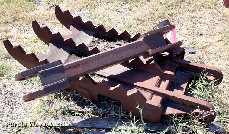 image for item DI5762 Excavator thumb parts