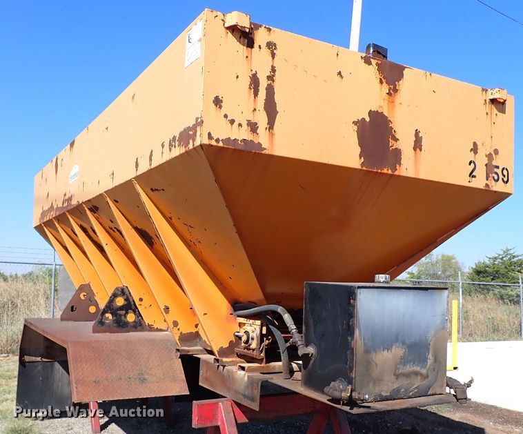 image for item DI5770 Henderson spreader