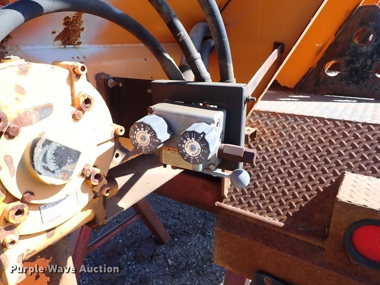 image for item DI5770 Henderson spreader