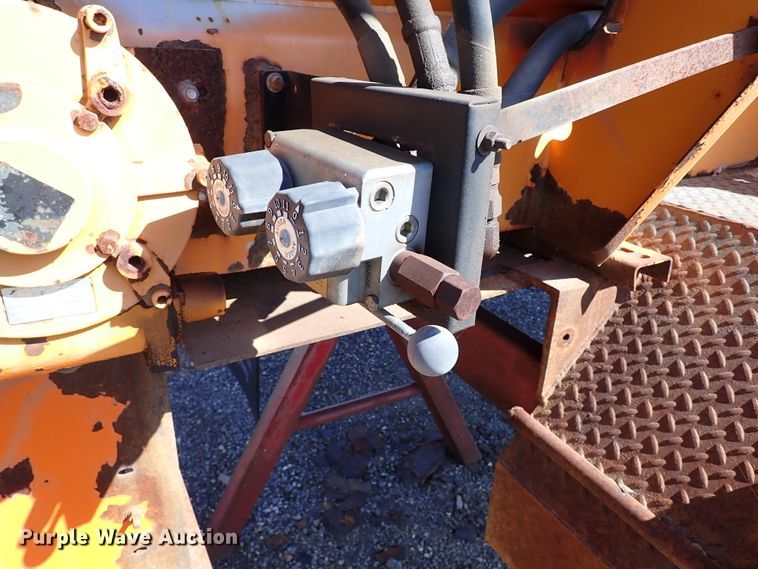 image for item DI5770 Henderson spreader