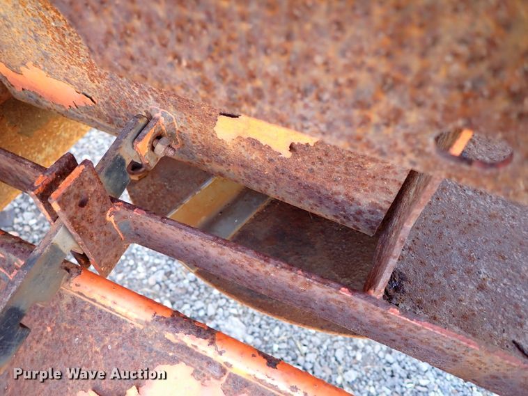 image for item DI5770 Henderson spreader