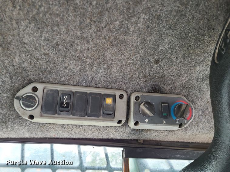 image for item DI6244 2008 Bobcat S300  skid steer loader