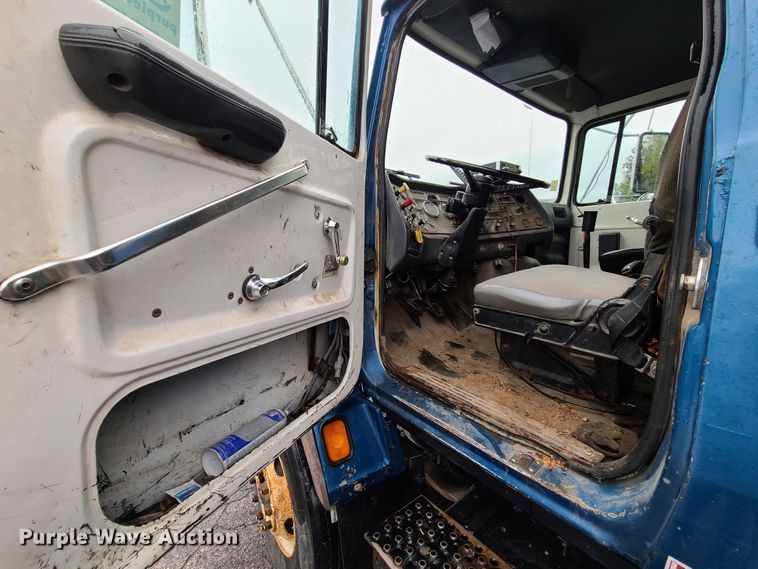 image for item DI6245 1996 Ford Aeromax L9000  dump truck