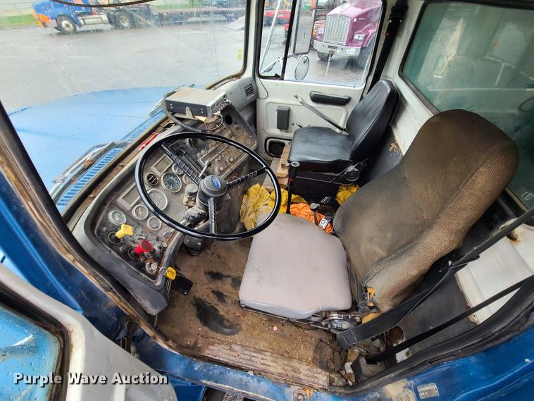 image for item DI6245 1996 Ford Aeromax L9000  dump truck