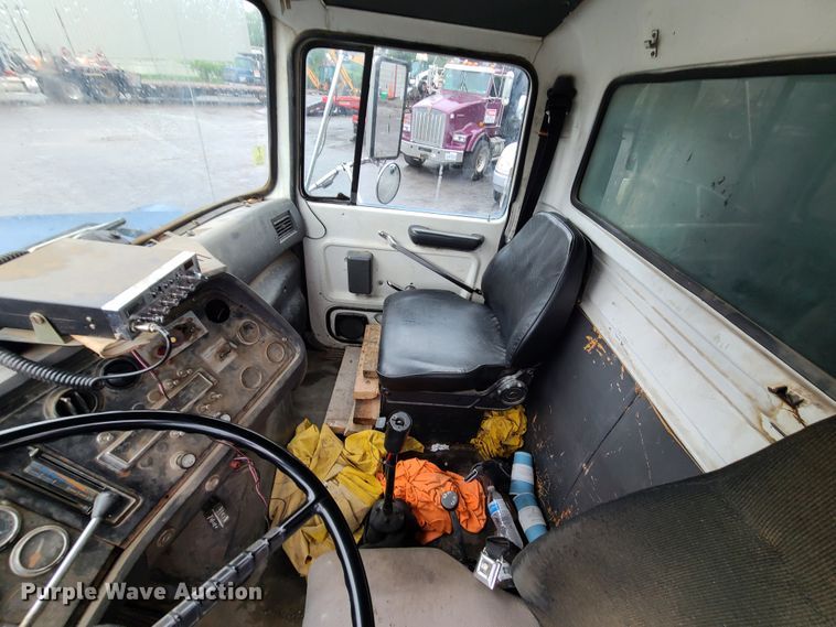 image for item DI6245 1996 Ford Aeromax L9000  dump truck