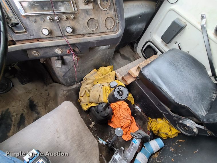 image for item DI6245 1996 Ford Aeromax L9000  dump truck