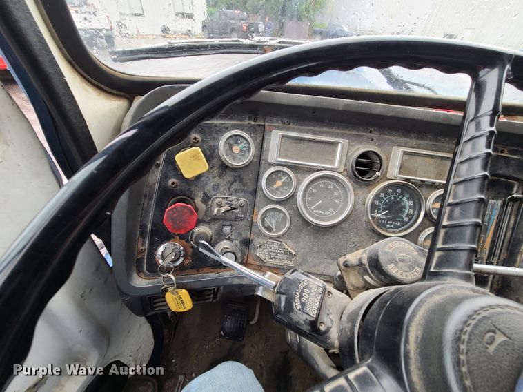 image for item DI6245 1996 Ford Aeromax L9000  dump truck