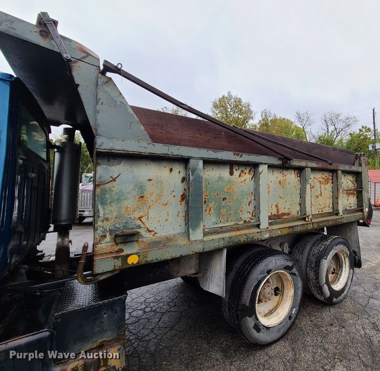 image for item DI6245 1996 Ford Aeromax L9000  dump truck