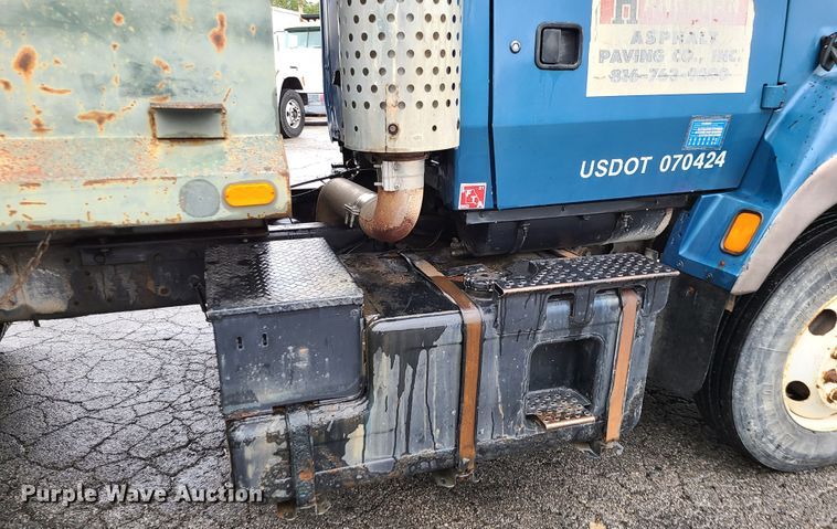 image for item DI6245 1996 Ford Aeromax L9000  dump truck