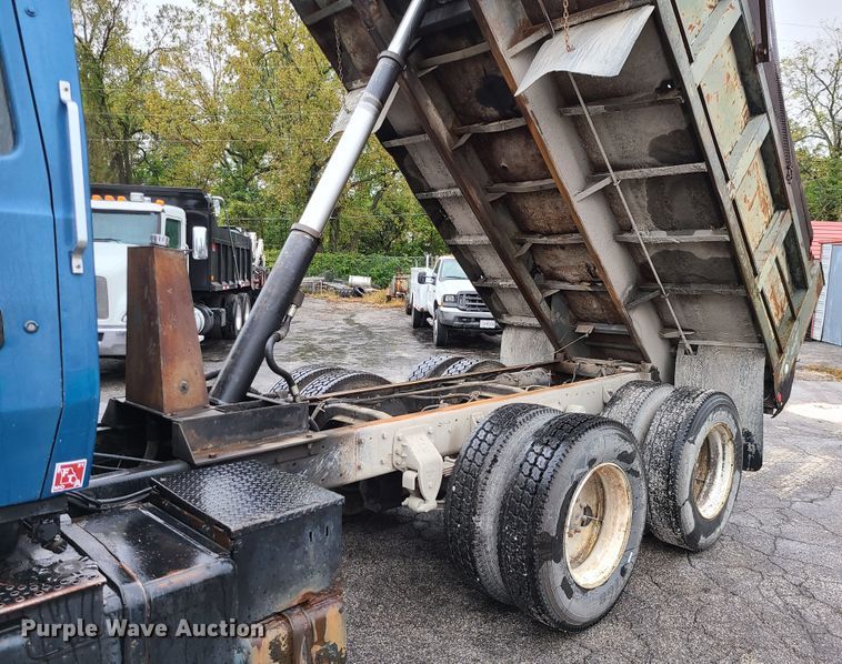 image for item DI6245 1996 Ford Aeromax L9000  dump truck