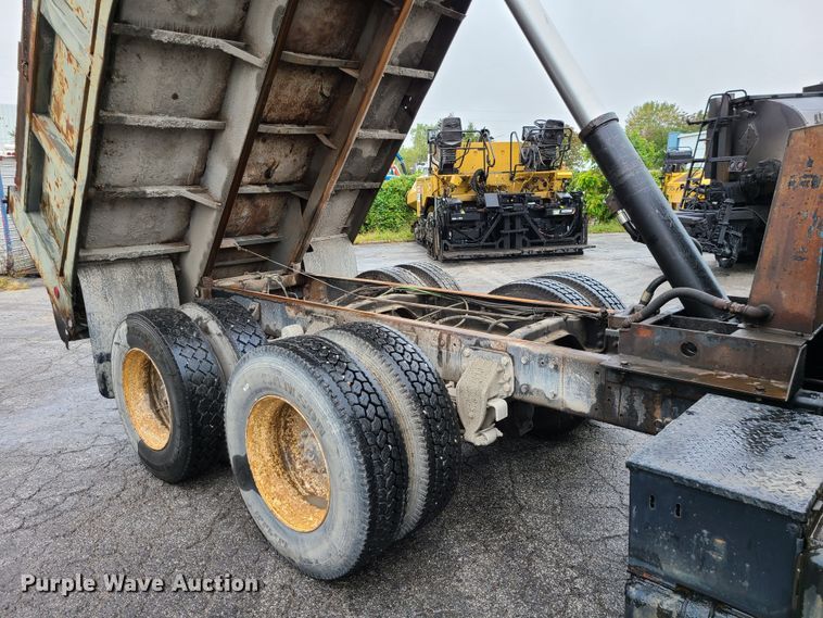 image for item DI6245 1996 Ford Aeromax L9000  dump truck