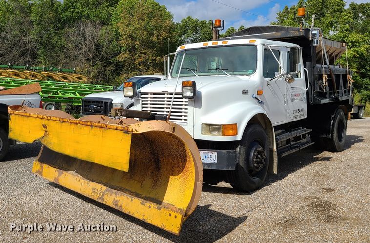 image for item DI6247 1997 International 4900  Crew Cab dump truck