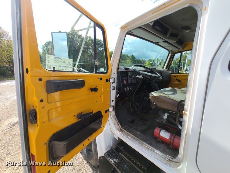 image for item DI6247 1997 International 4900  Crew Cab dump truck