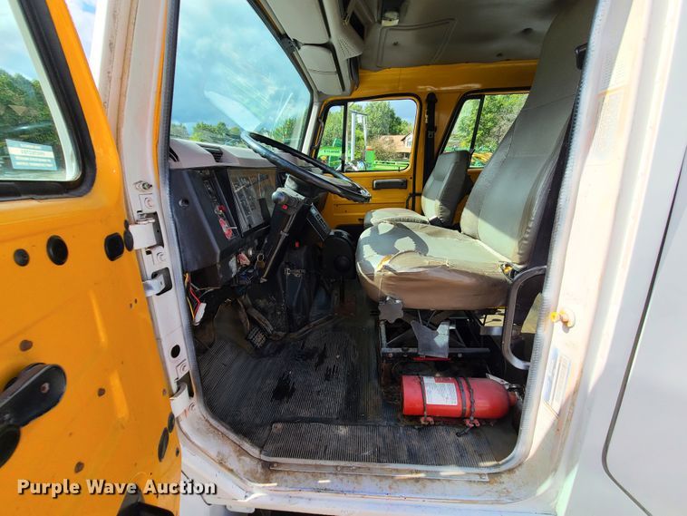 image for item DI6247 1997 International 4900  Crew Cab dump truck