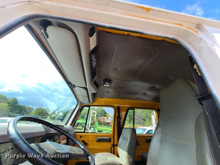 image for item DI6247 1997 International 4900  Crew Cab dump truck