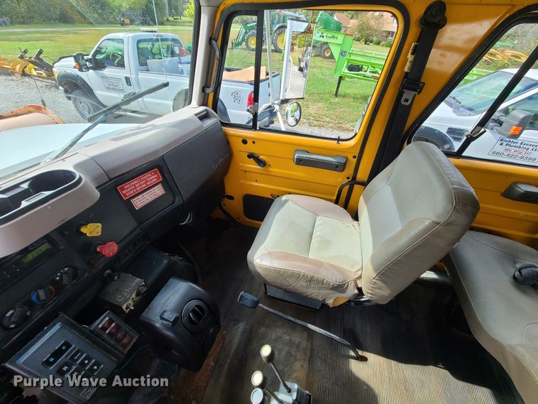 image for item DI6247 1997 International 4900  Crew Cab dump truck