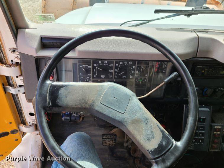 image for item DI6247 1997 International 4900  Crew Cab dump truck