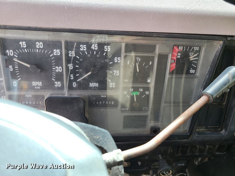 image for item DI6247 1997 International 4900  Crew Cab dump truck