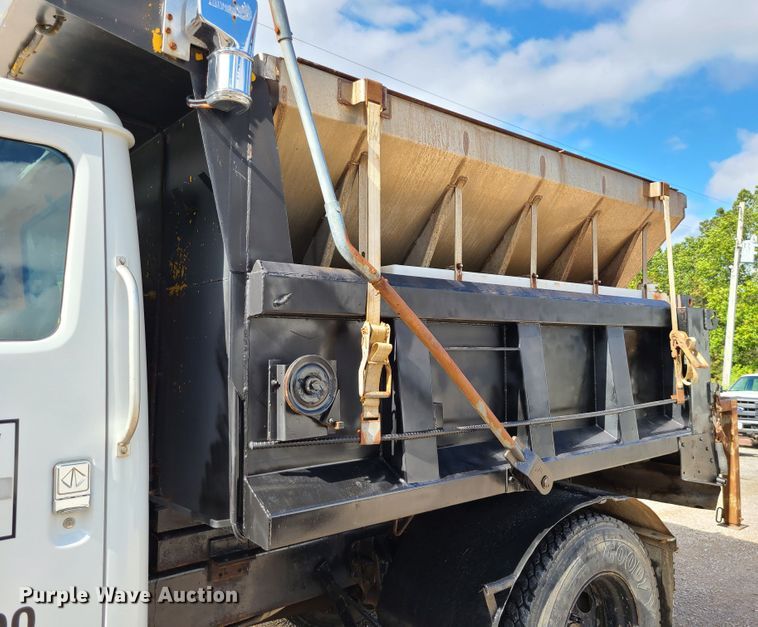 image for item DI6247 1997 International 4900  Crew Cab dump truck