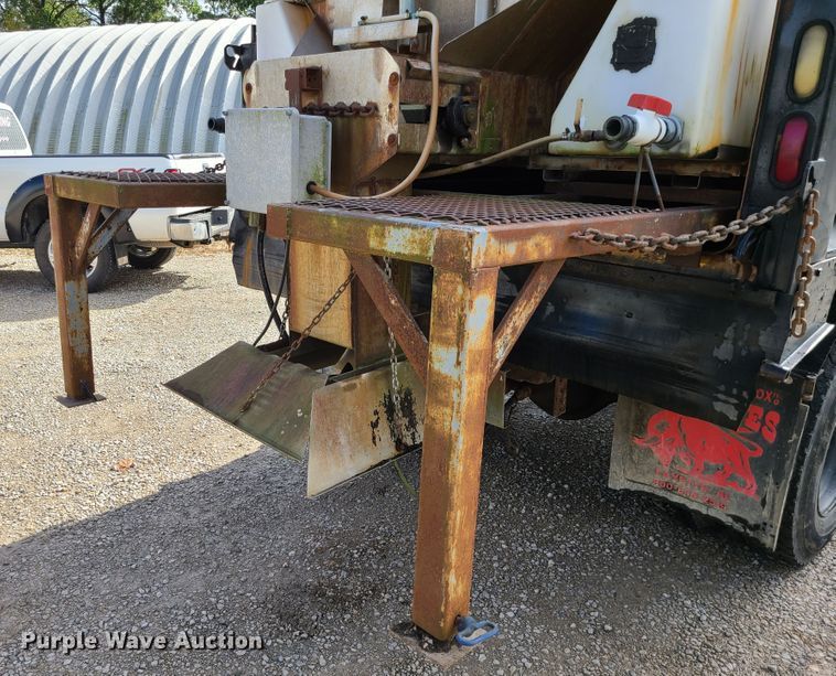 image for item DI6247 1997 International 4900  Crew Cab dump truck