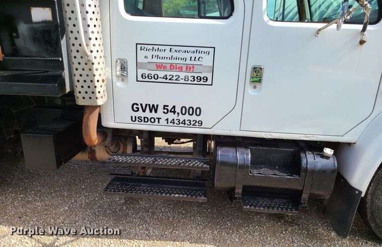 image for item DI6247 1997 International 4900  Crew Cab dump truck