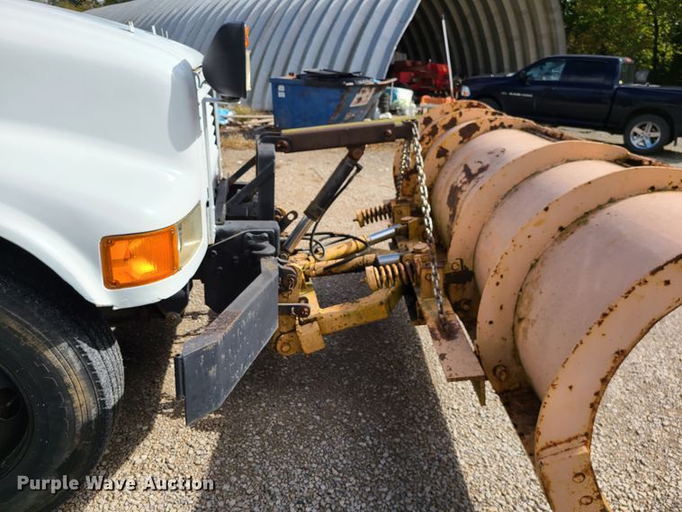 image for item DI6247 1997 International 4900  Crew Cab dump truck