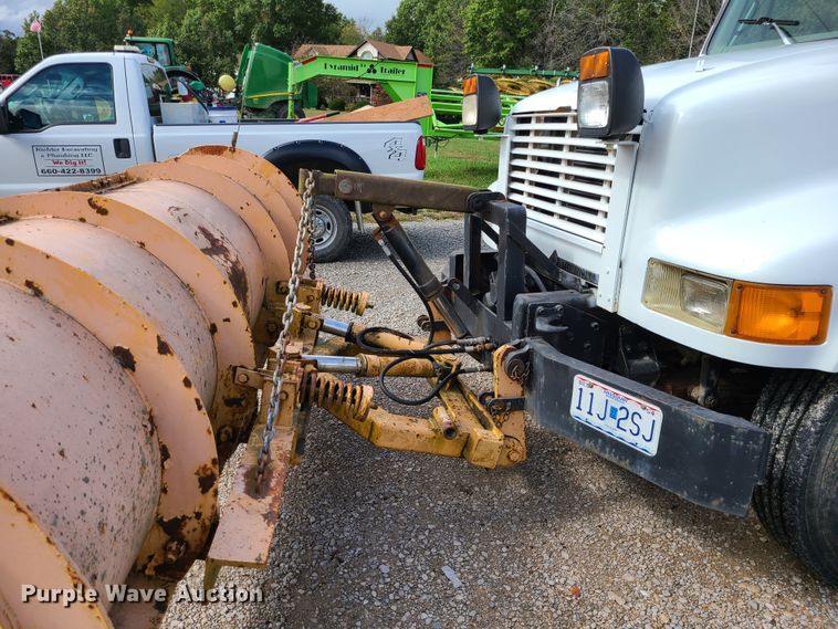 image for item DI6247 1997 International 4900  Crew Cab dump truck