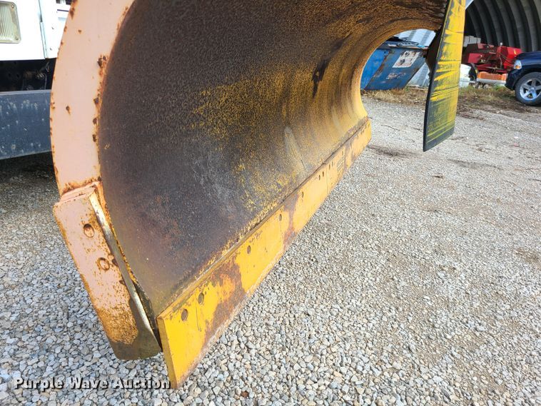 image for item DI6247 1997 International 4900  Crew Cab dump truck