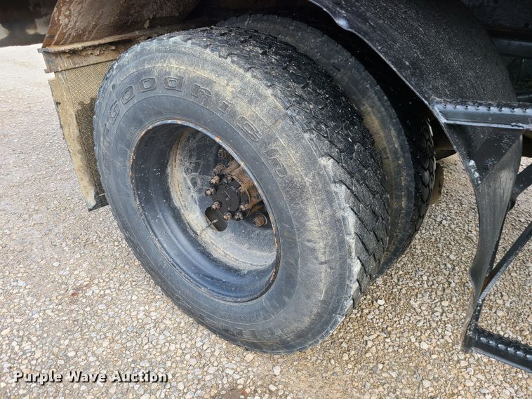 image for item DI6247 1997 International 4900  Crew Cab dump truck