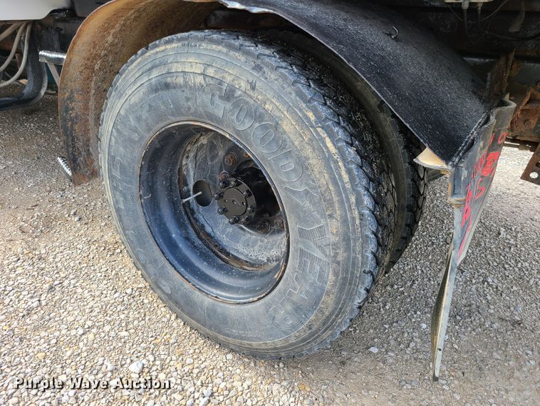 image for item DI6247 1997 International 4900  Crew Cab dump truck