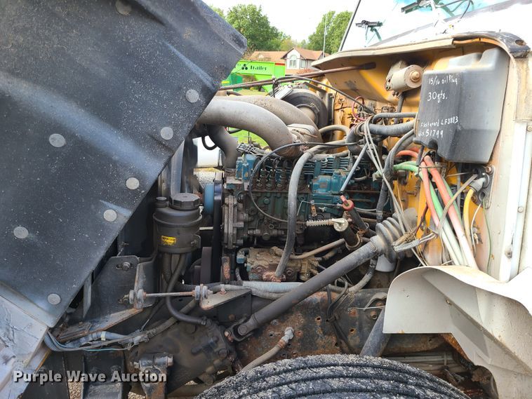 image for item DI6247 1997 International 4900  Crew Cab dump truck