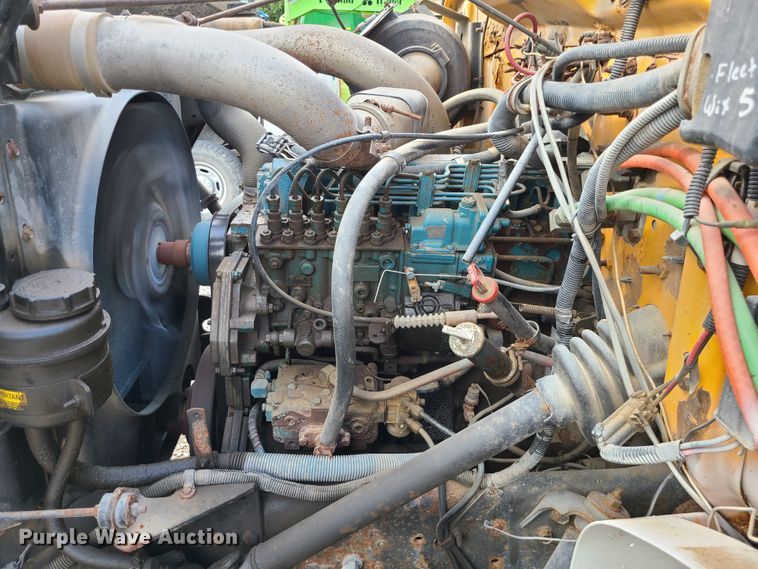 image for item DI6247 1997 International 4900  Crew Cab dump truck