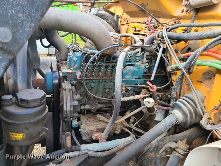 image for item DI6247 1997 International 4900  Crew Cab dump truck