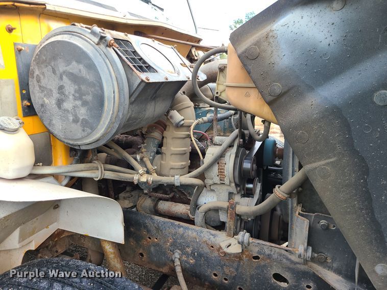 image for item DI6247 1997 International 4900  Crew Cab dump truck