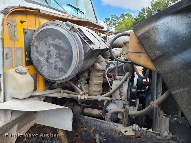 image for item DI6247 1997 International 4900  Crew Cab dump truck