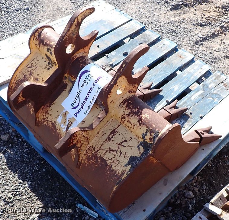 image for item DJ2243 24" W excavator bucket